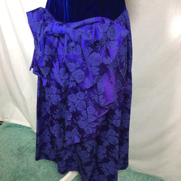Women’s Vintage 90’s Blue Velvet Brocade dress - Picture 7 of 13